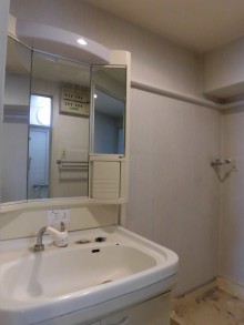 玄関を広々とした自転車も置ける開放的な空間に 渋谷区I様邸 玄関を広々とした自転車も置ける開放的な空間に 渋谷区I様邸